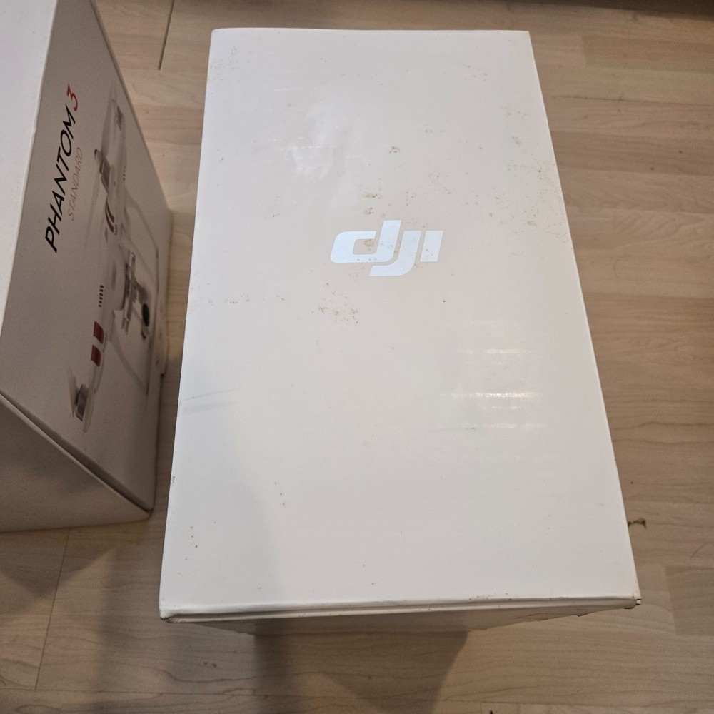 NEW Sealed DJI Phantom 3 Standard Quadcopter Drone w/ Camera & Remote Controller
