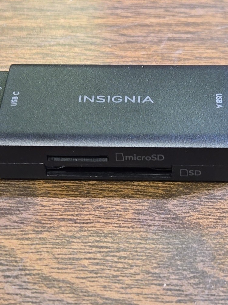 Insignia USB-C / USB 3.0 to SD and microSD Memory Card Reader