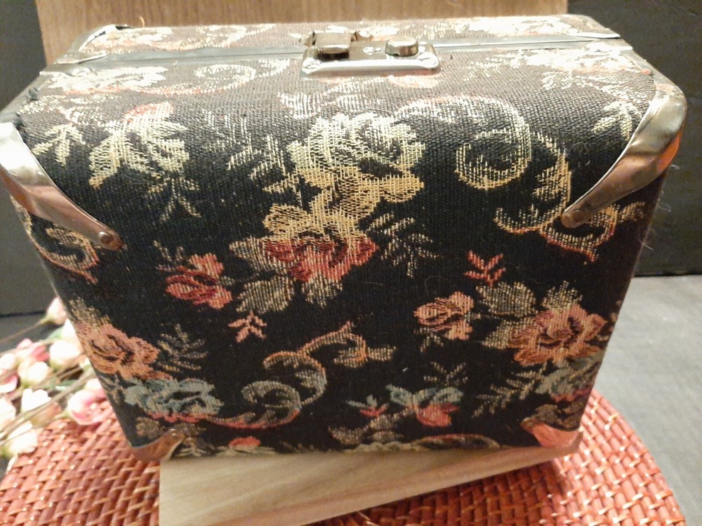 VINTAGE TAPESTRY SEWING CASE , SEWING BOX , SMALL TRAIN CASE