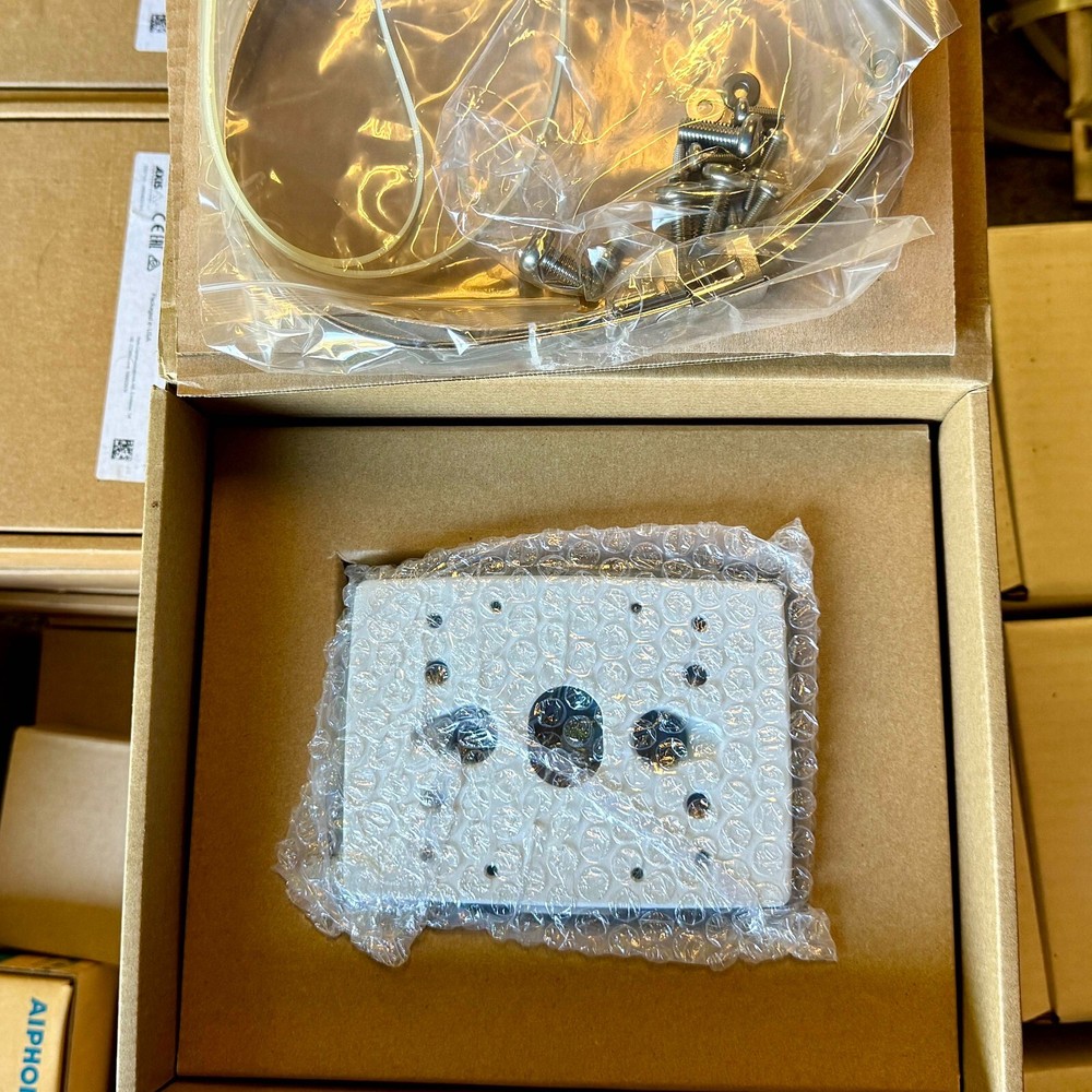 Axis T91A47 Pole Mount 60-110mm CCTV Camera NEW