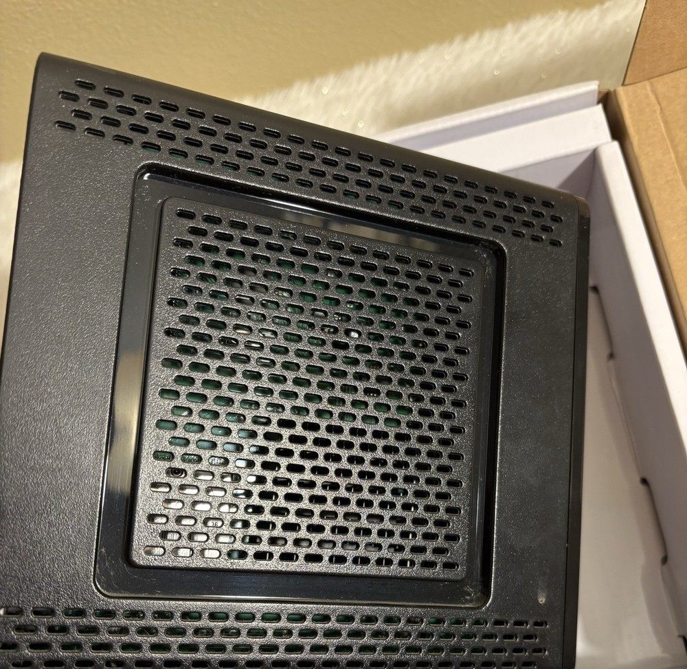 ARRIS SURFboard 3.0 Cable Modem & Wi-Fi Router combo.