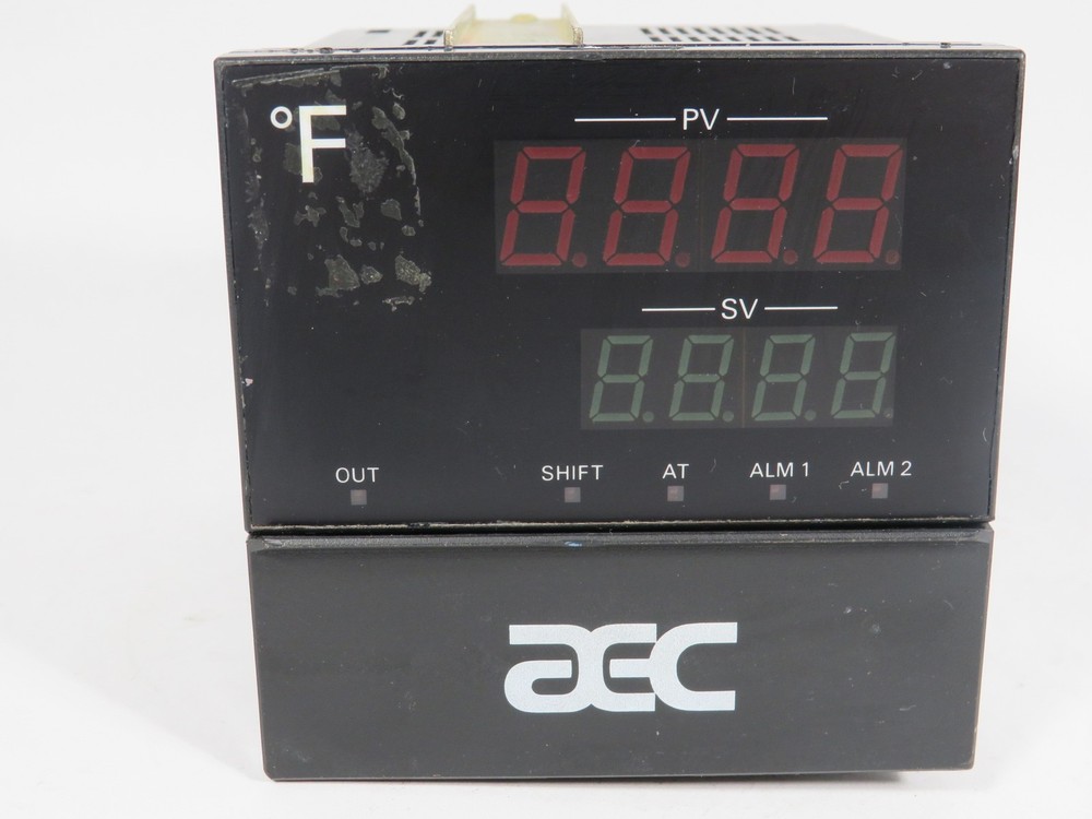 AEC E5AX-S-AEC-320 Temperature Controller SV/PV LED 100-240AC *COS SCRATCH* USED