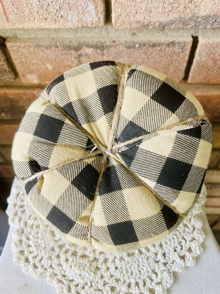 Medium Black & Beige Buffalo Check Pumpkin New
