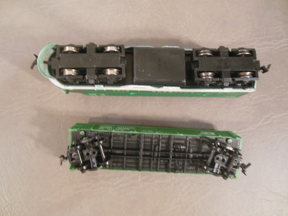HO Model Power 1047 Silver Cloud Train Set