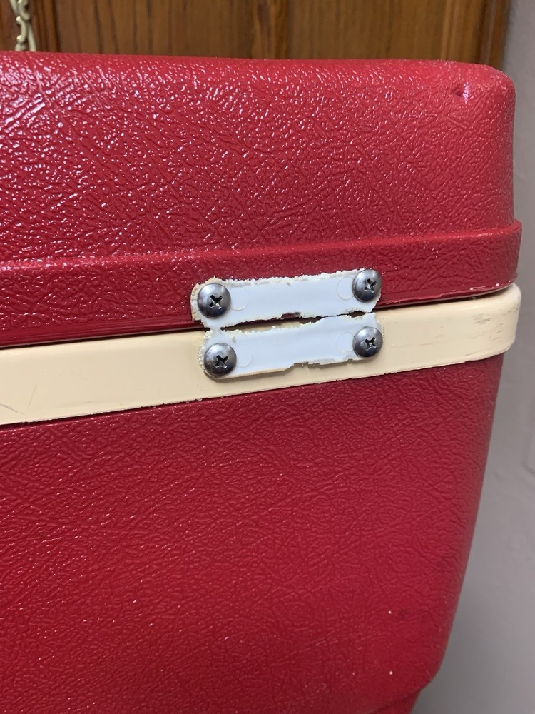 1985 Igloo 48 Quart Cooler Red White Handles