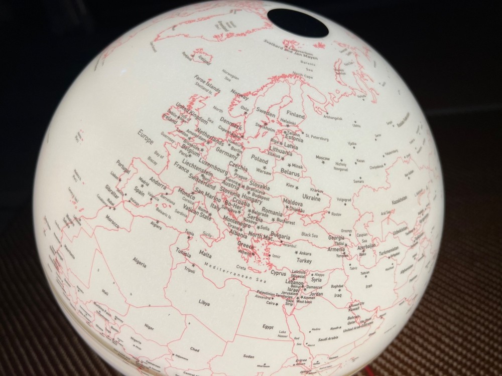 Atmosphere lighted Nodo desktop globe 30cm diameter modern minimalist mint OOP