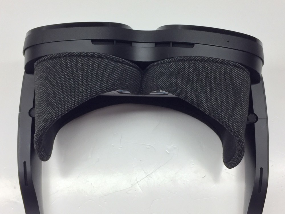 HTC Vive Flow Virtual Reality VR Headset 99HASV002-00