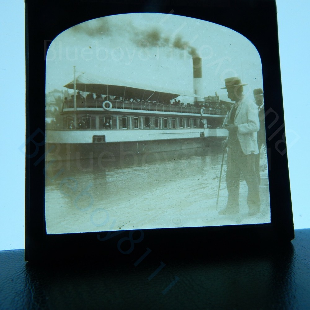Rigi boat starting boat steamer paddle magic lantern