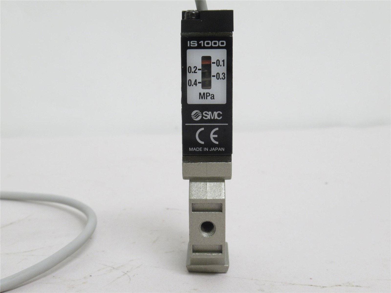 231750 New-No Box; SMC IS1000M-3YL Pressure Switch; 0.1-0.4MPA; 100VAC/DC