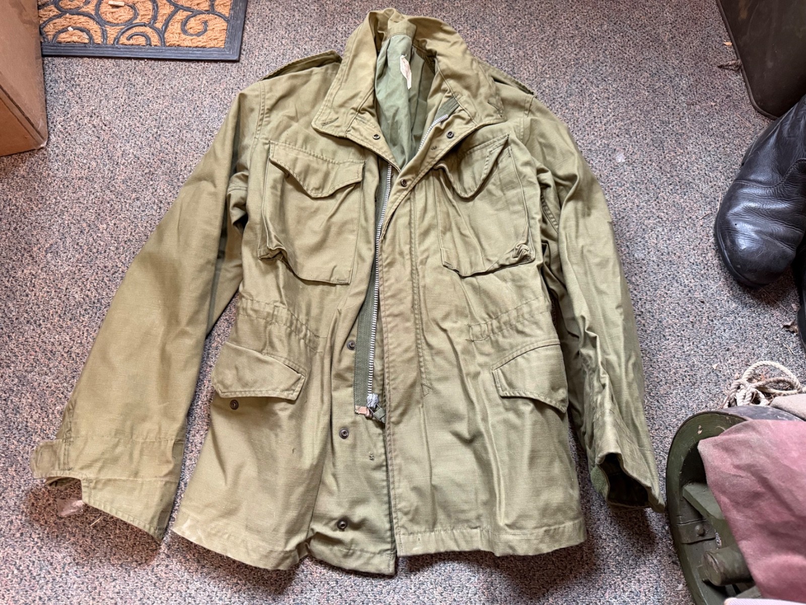 ORIGINAL VIETNAM WAR US ARMY OG-107 COLD WEATHER PARKA-SMALL, 1971