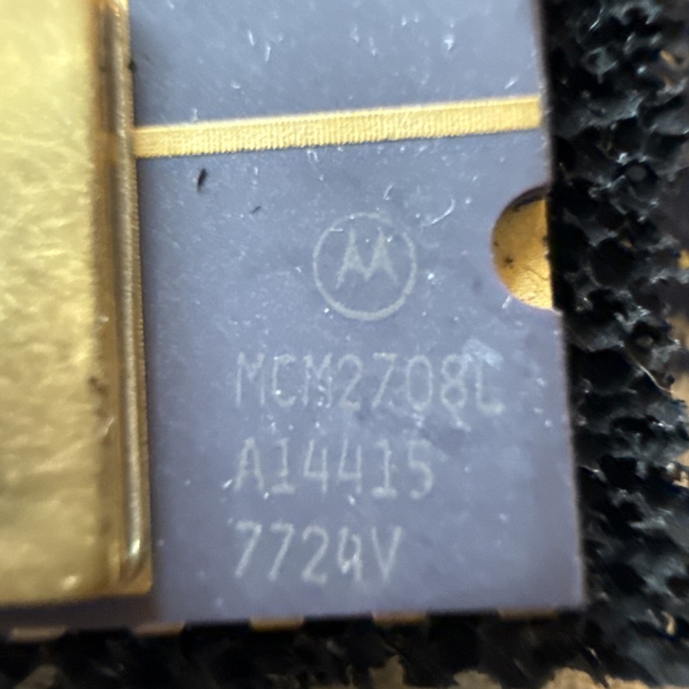 ** Quantity 2 ** Motorola MCM2708L Ceramic Gold