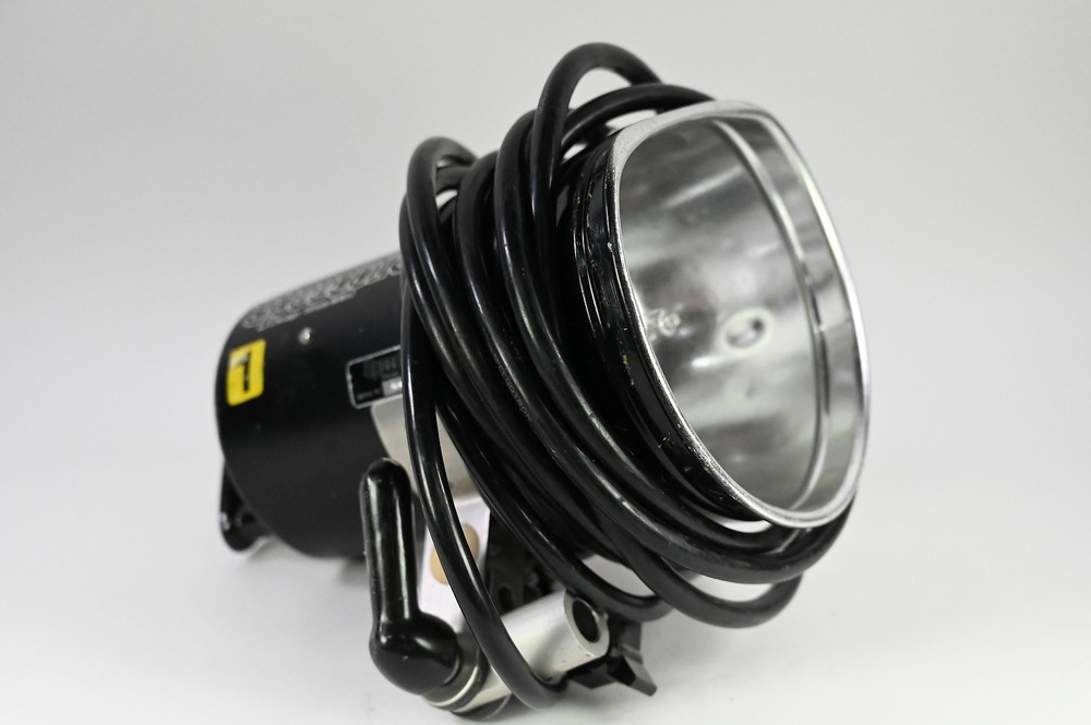 Speedotron Universal Light Head Strobe Model 102A for Black Line #G240