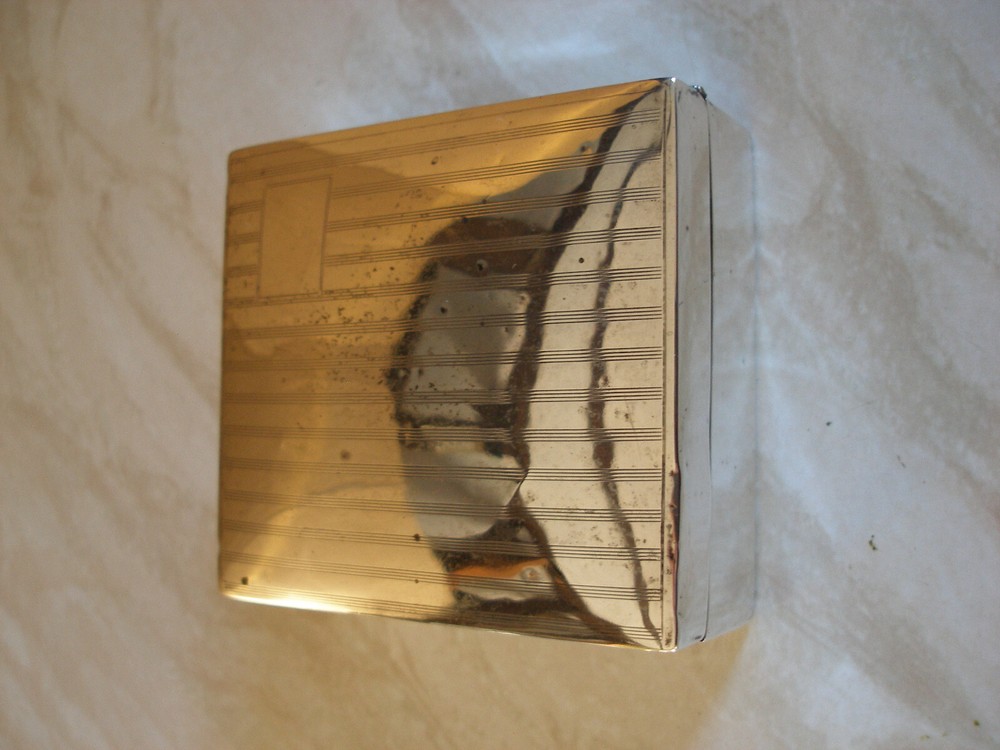 VINTAGE STERLING SILVER CIGARETTE BOX
