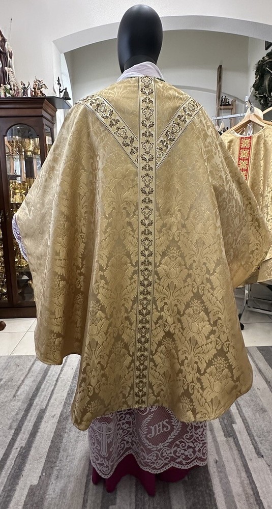 GOLD VESTMENT CHASUBLE & STOLE