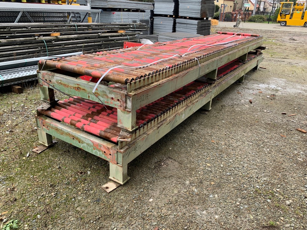 Transport rollers, conveyor, solid transport conveyor