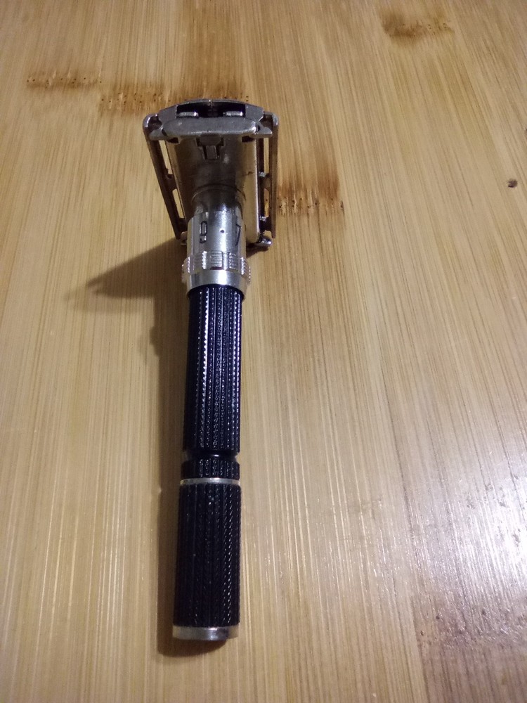 VTG BLACK HANDLE GILLETTE 1-9 ADJUSTABLE SAFETY RAZOR USA DATE CODE T-2