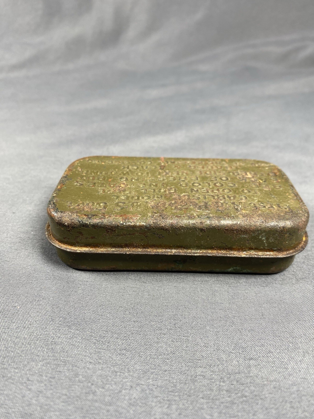 ORIGINAL WWII US ARMY FIRST AID CARLISLE BANDAGE TIN Bauer & Black EMPTY *READ