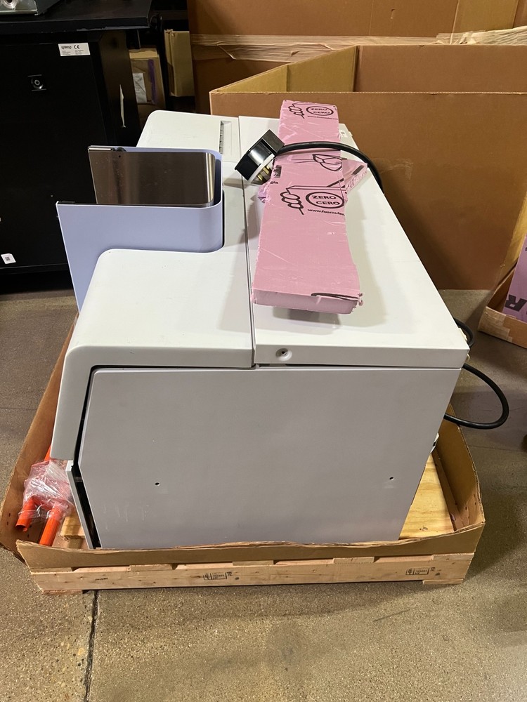 Perkin Elmer AAnalyst 800 High Performance Atomic Absorption Spectrometer