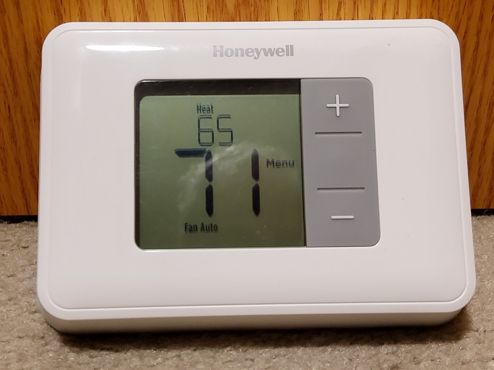 Honeywell RTH5160D1003 Simple Display Non-Programmable Thermostat EUC