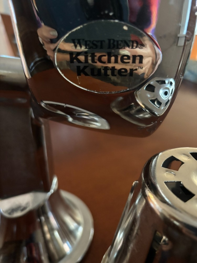 Kitchen Kutter West Bend Manual Food Vegetable Processor w/4 Cones Suction Base