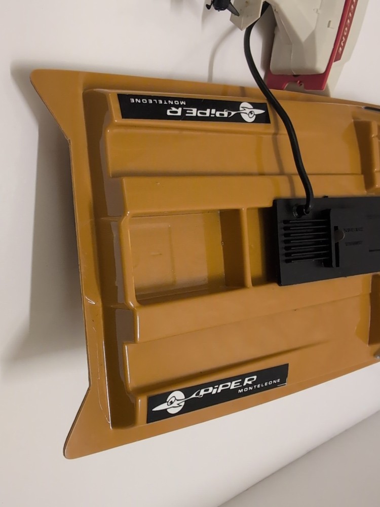 Monteleone 656 Piper Outboard