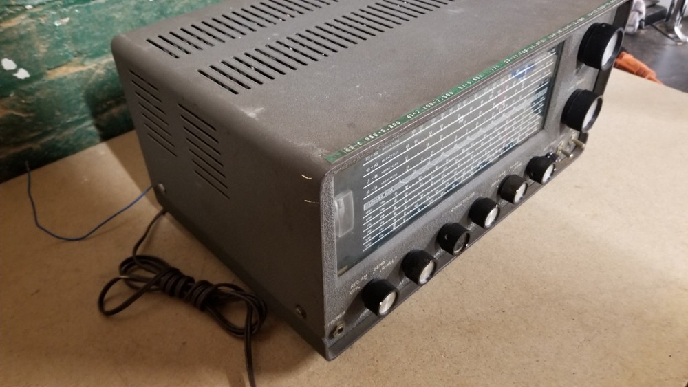 Lafayette S.W. / Communications Receiver, Model KT-320 - Powers On -Untested