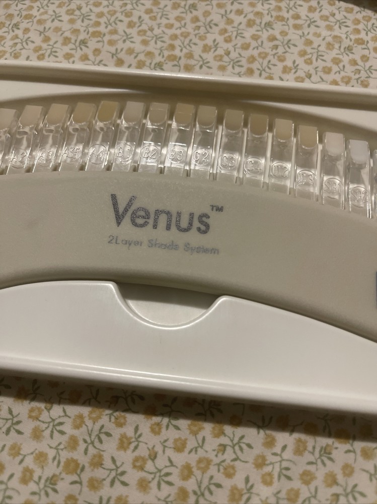 Heraeus Venus 2 Layer Shade Guide Universal