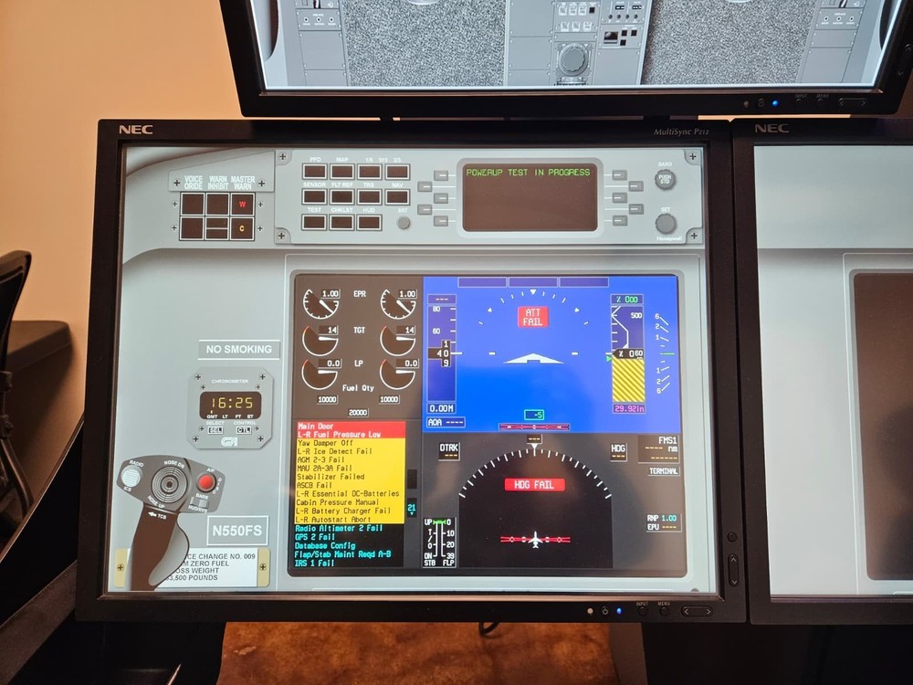 ^ Flight Safety GFS Graphical Flight-Deck Simualtor G550 Gulfstream Multi-Touch