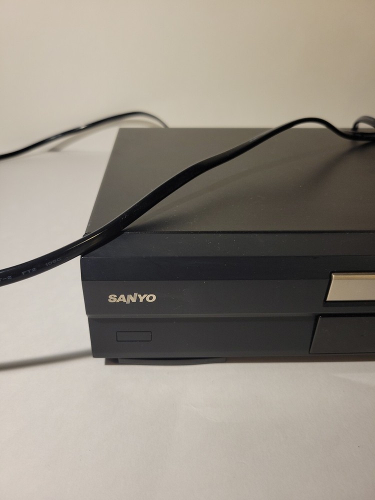 Sanyo DVD Player MODEL DWM-270