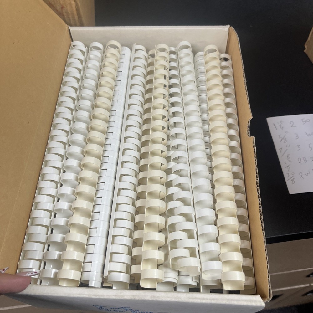 Binding Comb 5/8” 19 Rings 100 Pieces Color White