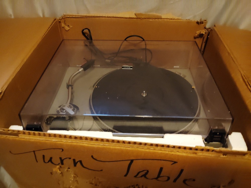 Technics SL-3350 Turntable