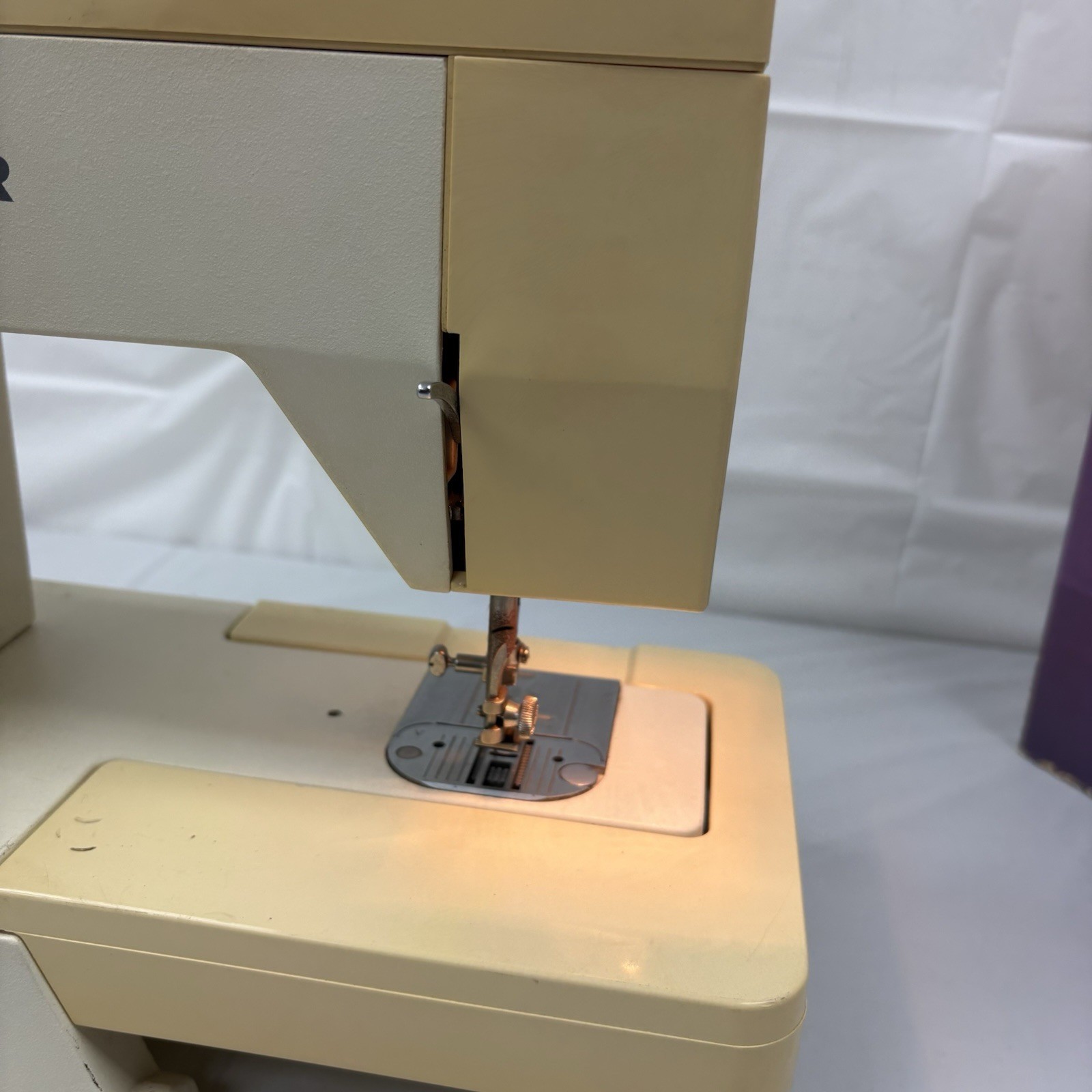 Singer Merritt 4530 Sewing Machine Portable - Tested - Read Description