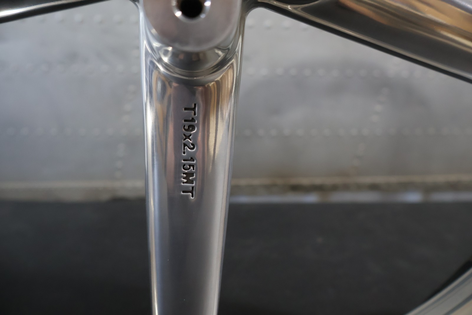 41877-08A NEW OEM 2008-2012 HARLEY-DAVIDSON FXCW/C SOFTAIL ROCKER FRONT WHEEL