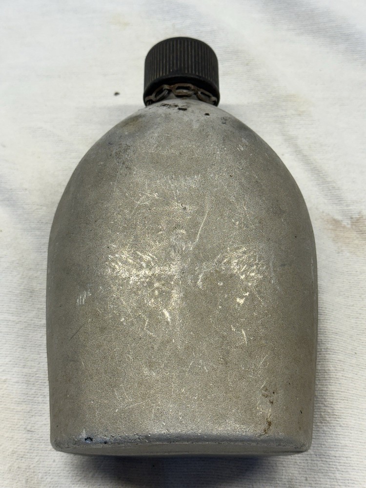 ORIGINAL WWII US ARMY & MARINE INFANTRY M1942 CANTEEN-DATED 1945