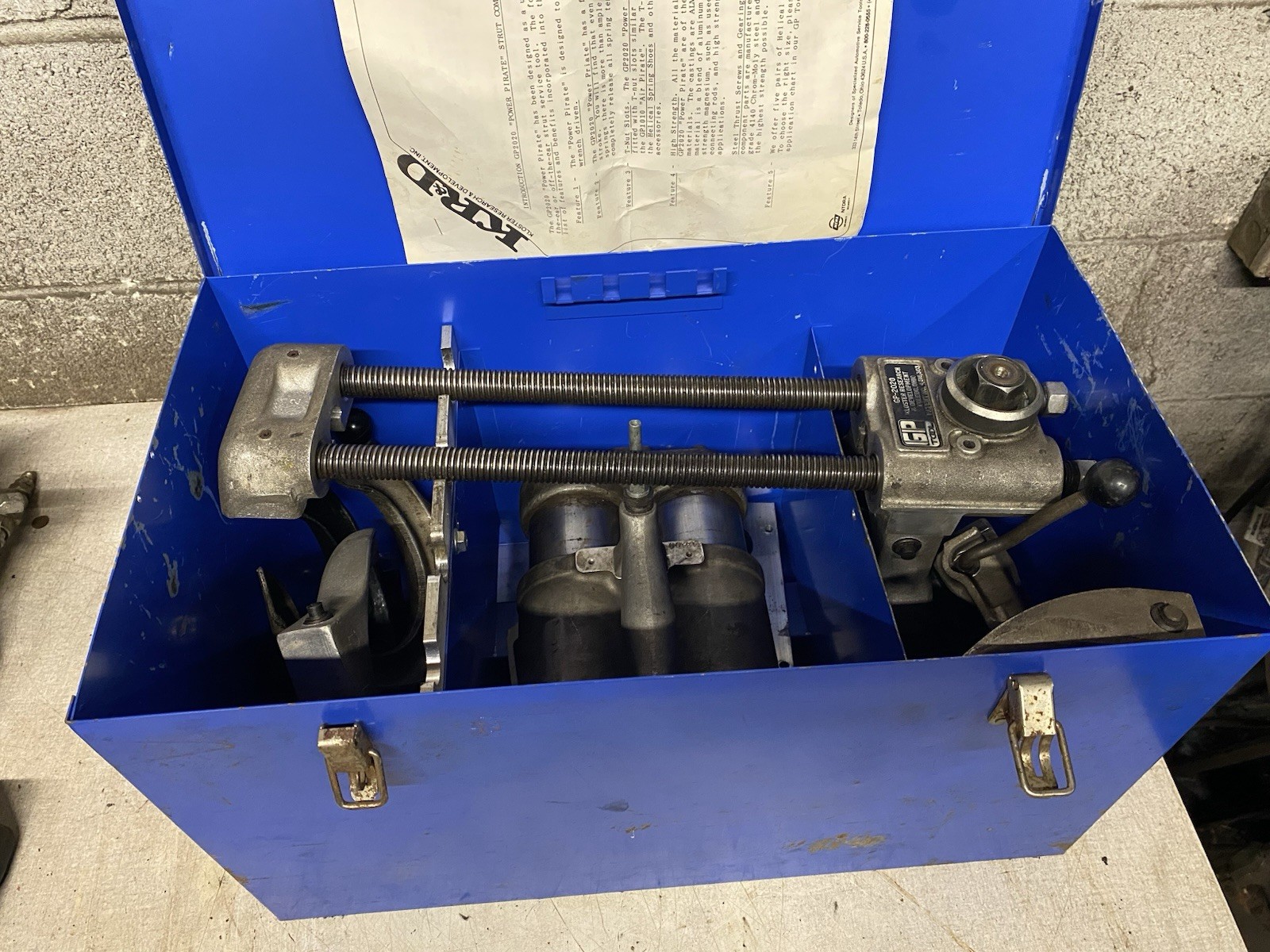 GP Tool GP 2020 Air Strut Spring Compressor with 4 Set Of Shoes, Working