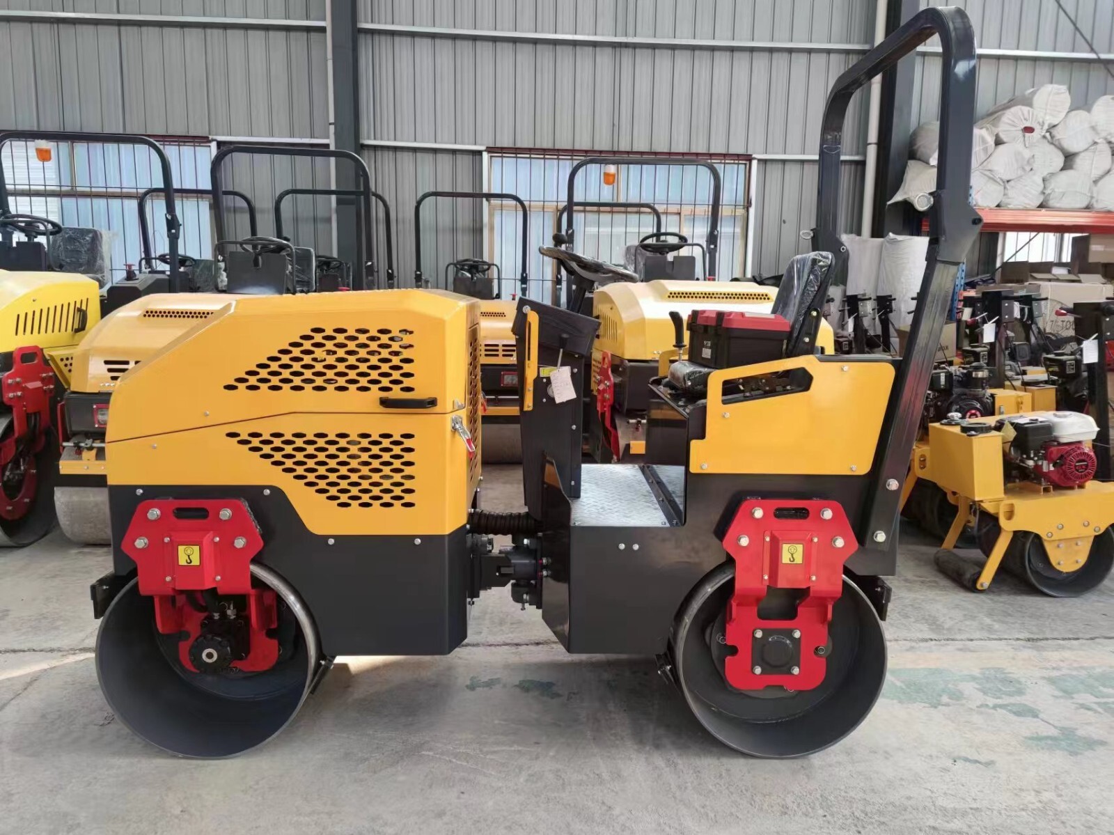 Industrial 2ton Driving Double Drums Asphalt Vibratory Road Roller