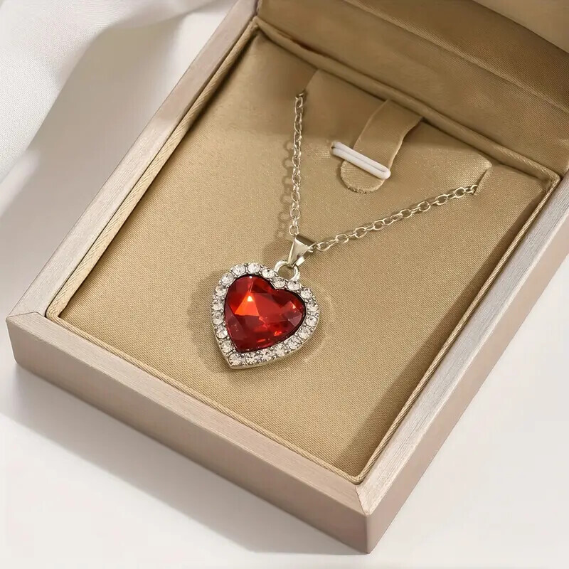 Heart-Shaped Pendant Necklace - Red