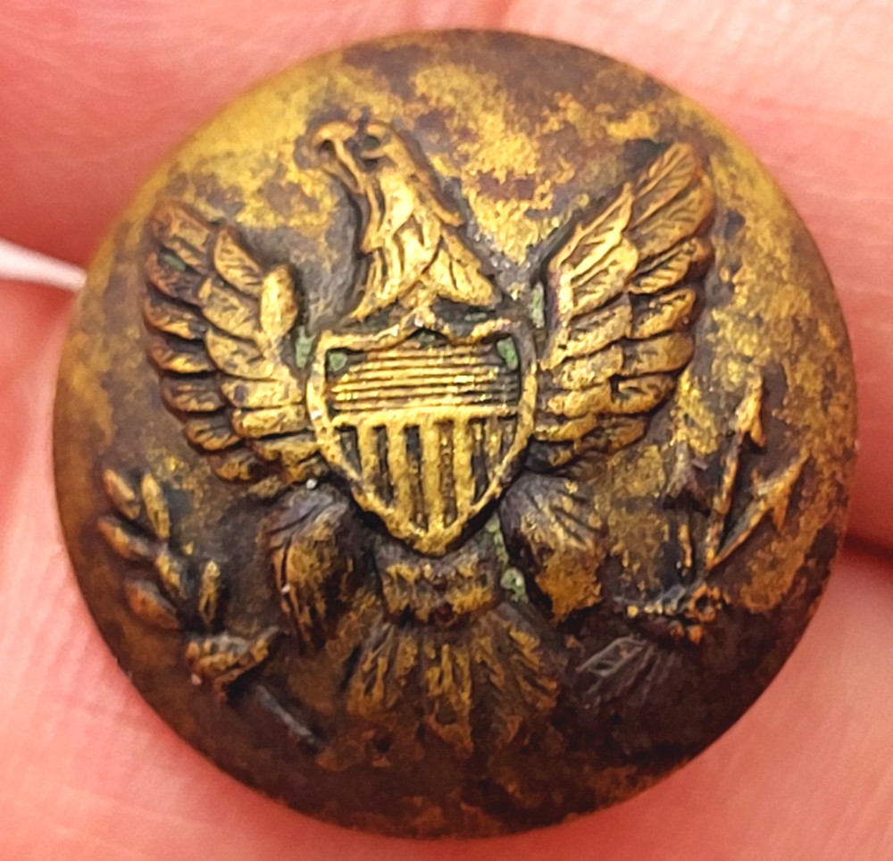 Antique US Army General Service Uniform Button No Mark