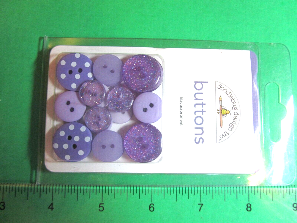 20+ DOODLEBUG DESIGN LILAC CUPCAKE ASSORTMENT PLASTIC 2-HOLE BUTTONS NIP-1/59