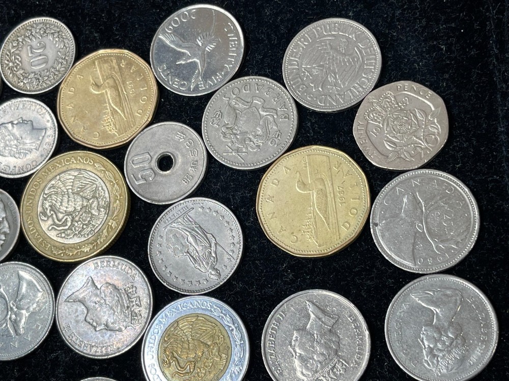 Assorted World Foreign Coins lot 101725