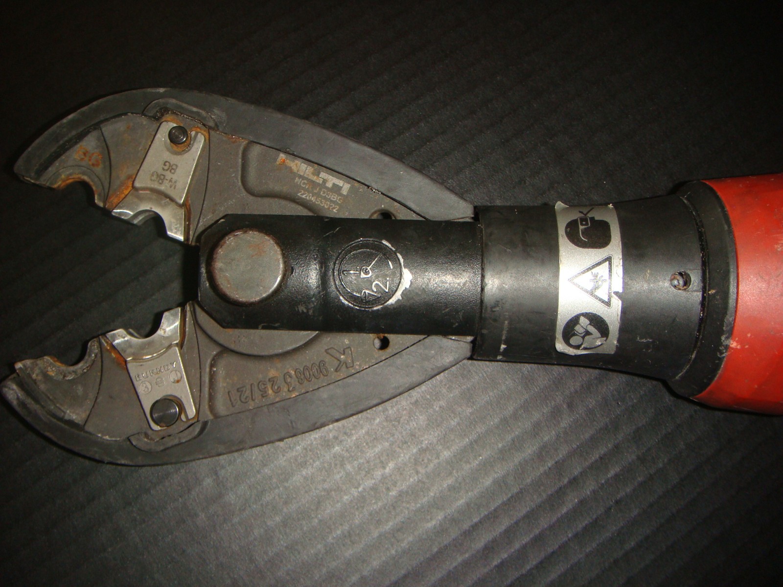 HILTI NUN 54-A CORDLESS CABLE CRIMPER 1 BATTERY & 1 CRIMP HEAD DIE