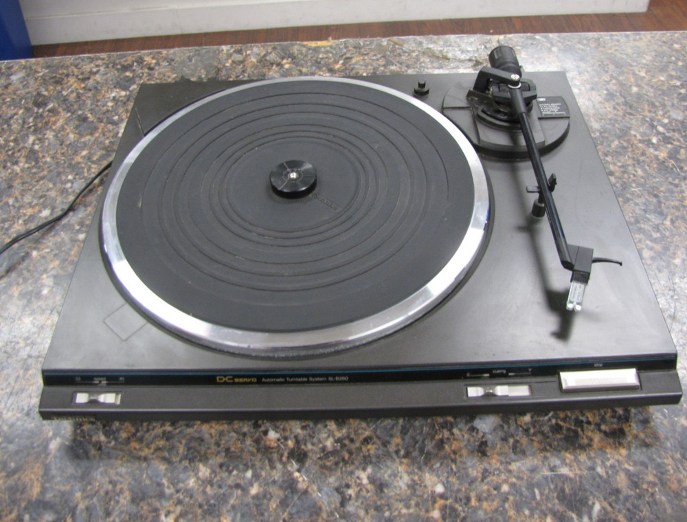 Technics Model SL-B260U DC SERVO Automatic Turntable System- No Dustcover- MR38