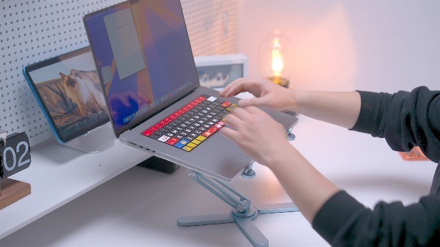 360° Rotating Laptop Stand Riser - Ergonomic Adjustable Height for All Laptops u