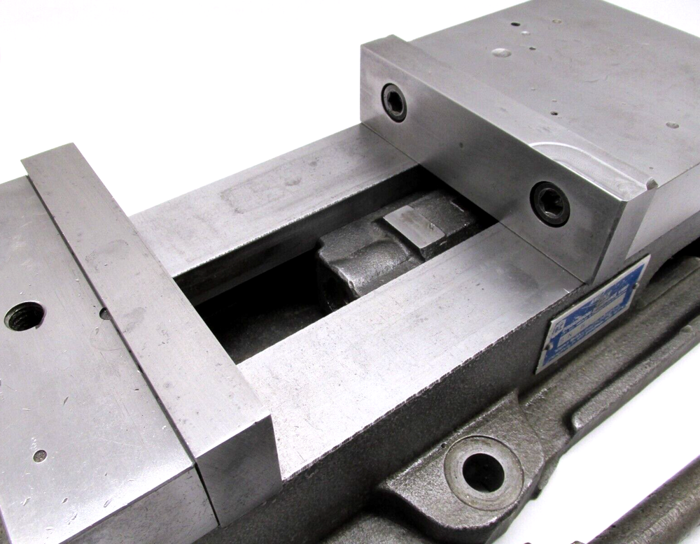 KURT ANGLOCK 6" MILLING MACHINE VISE w/ JAWS & HANDLE - #D60