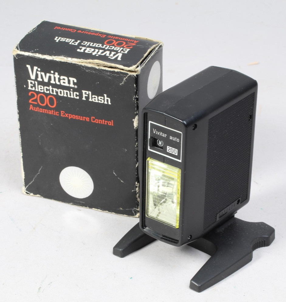 VIVITAR 200 FLASH IN THE BOX WITH INSTRUCTIONS CHECKED & WORKING