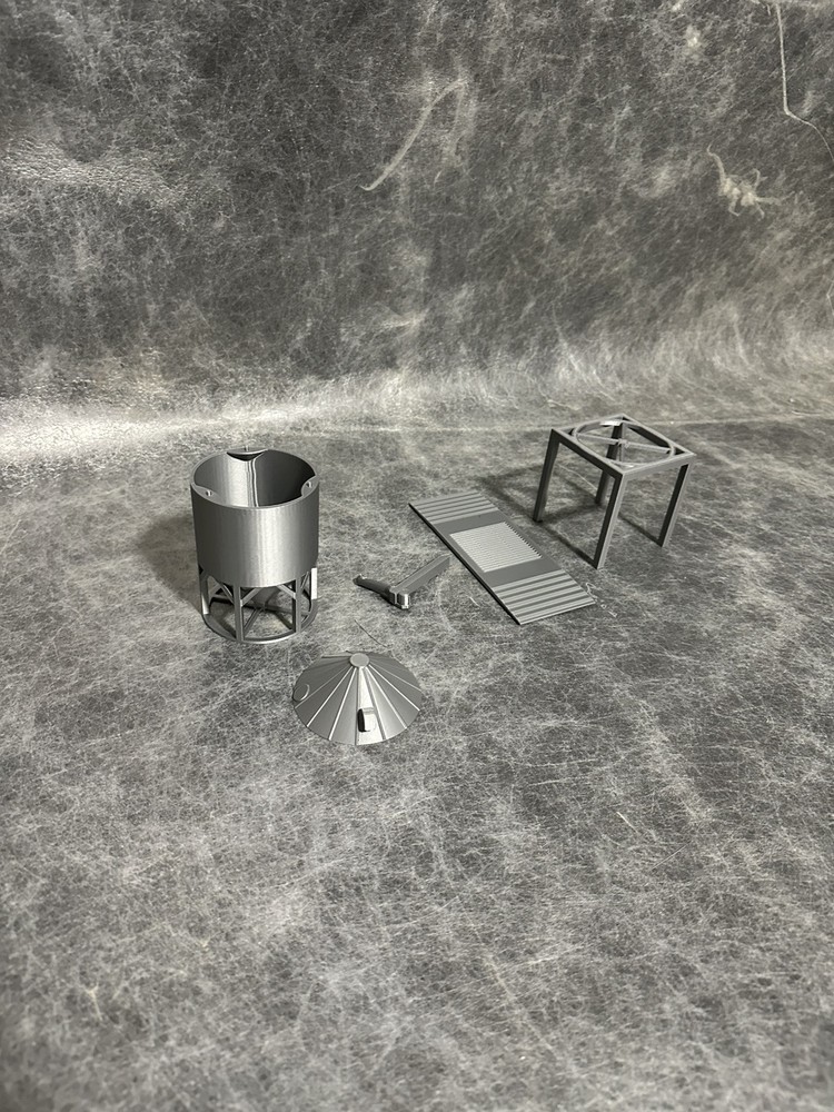 Grain bin with Unload Ramp