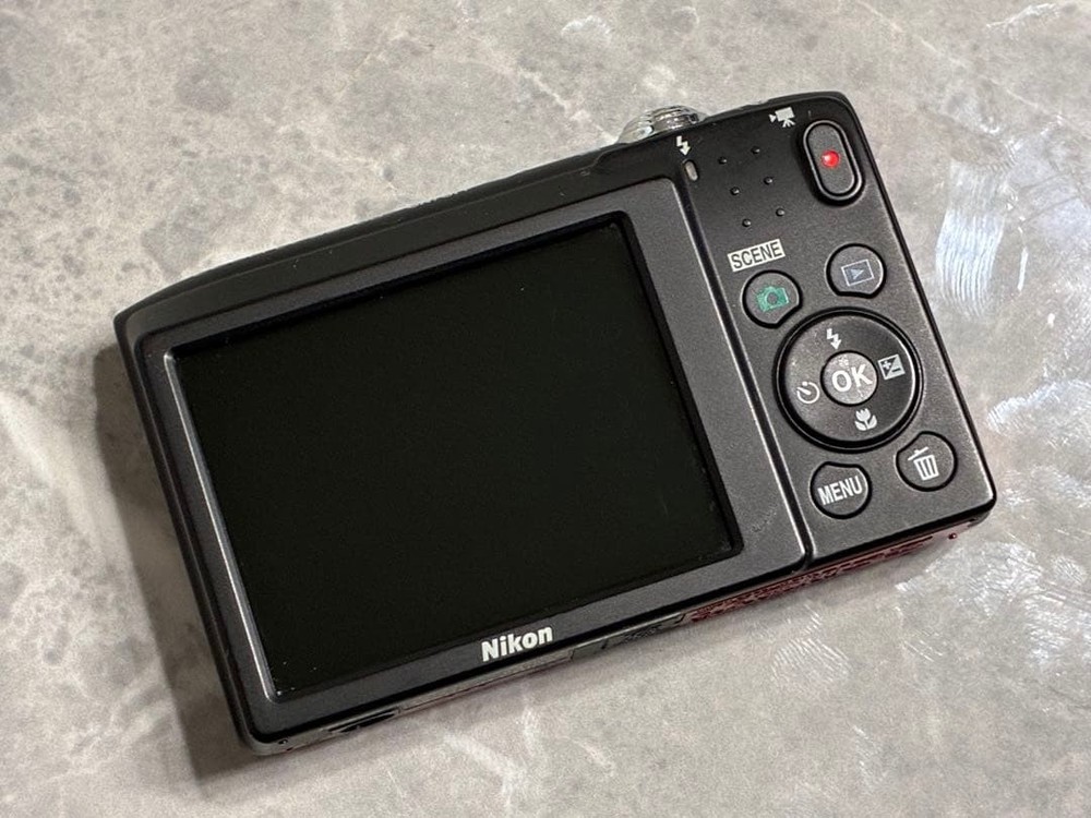 Nikon Coolpix S2900 Red Compact Digital Camera Excellent Condition