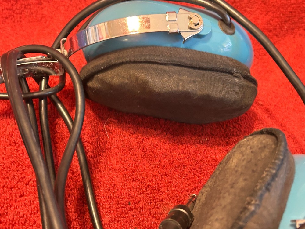 SIGTRONICS S-40 AVIATION HEADSET WITH CARRYING CASE