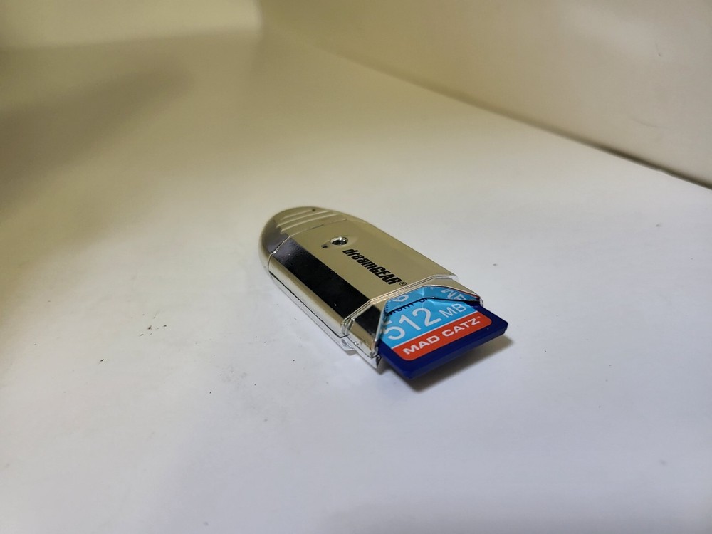 NEW SILVER USB SD MEMORY CARD READER MADE BY DREAM GEAR (NO SD CARD )#P5