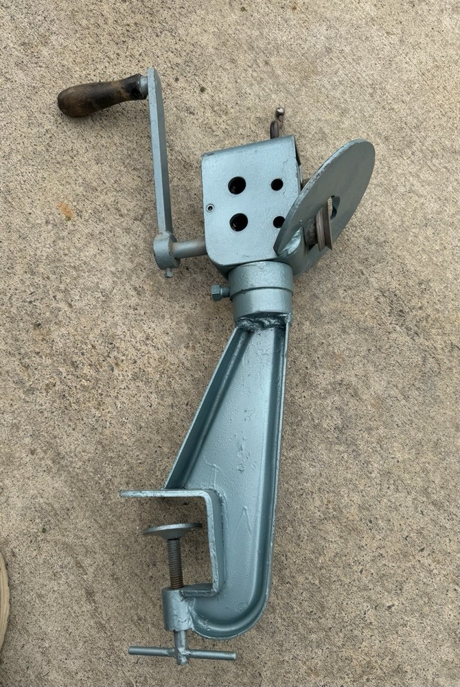 Easy Edger Lockformer metal hand flanger
